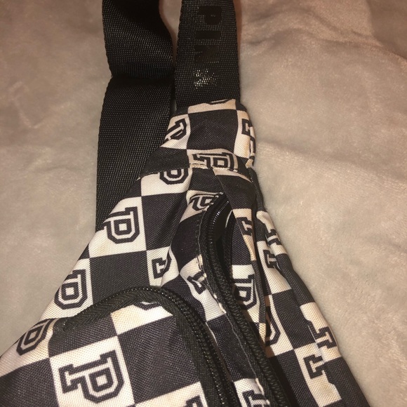 Checkered Fanny Pack - Picture 2 of 3